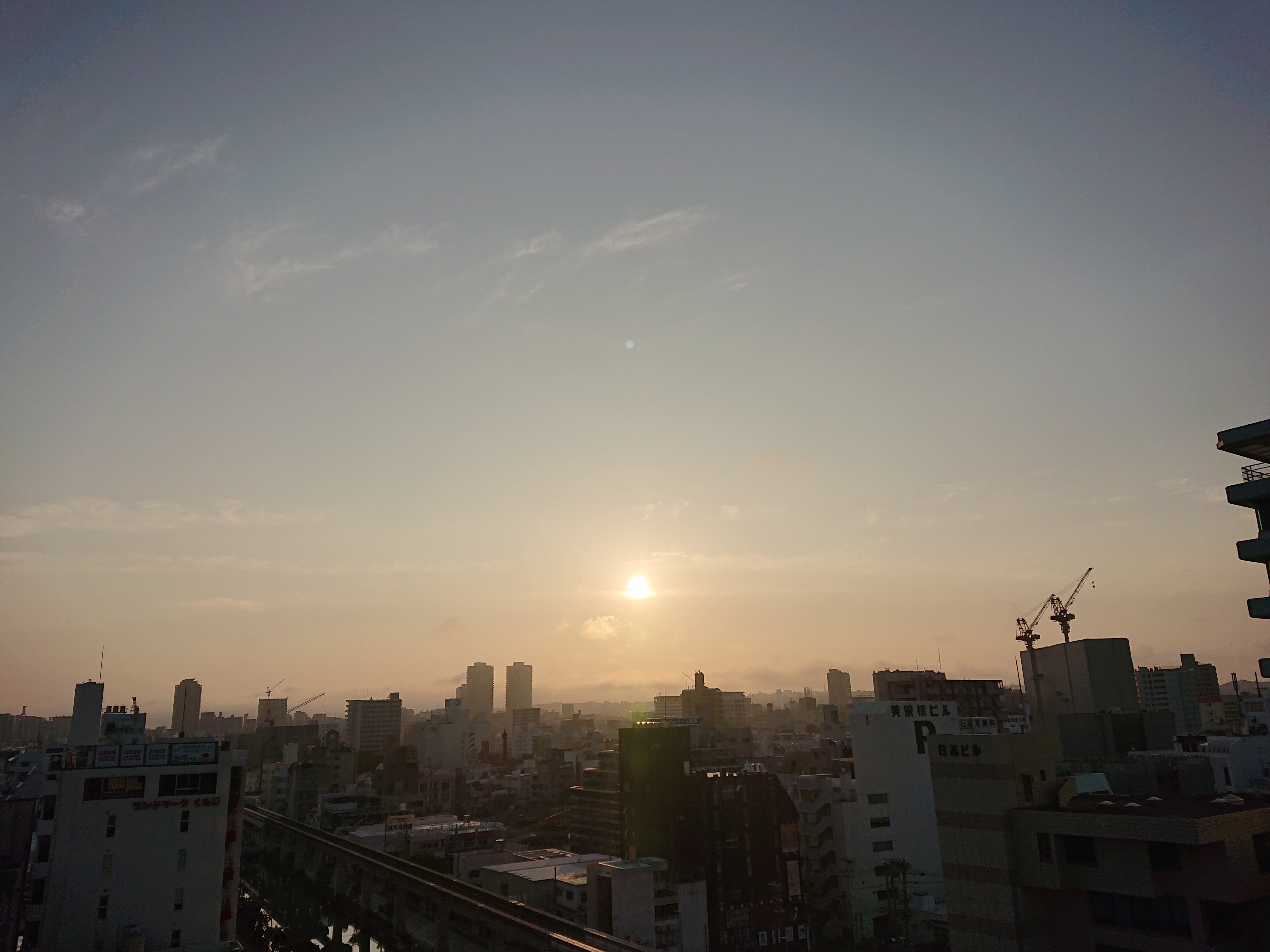 晴れの那覇空 ホテルサンパレス球陽館